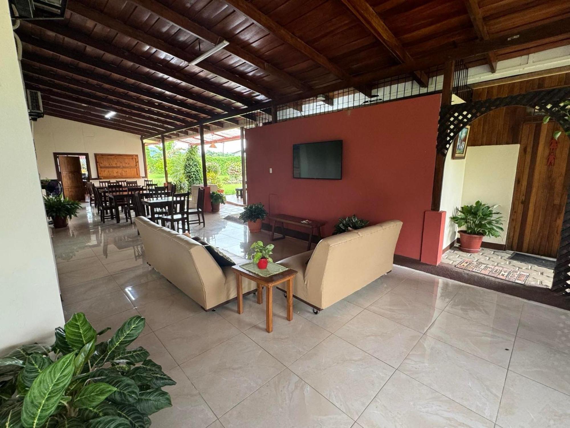 Hotel Befox Adventure à La Fortuna Extérieur photo