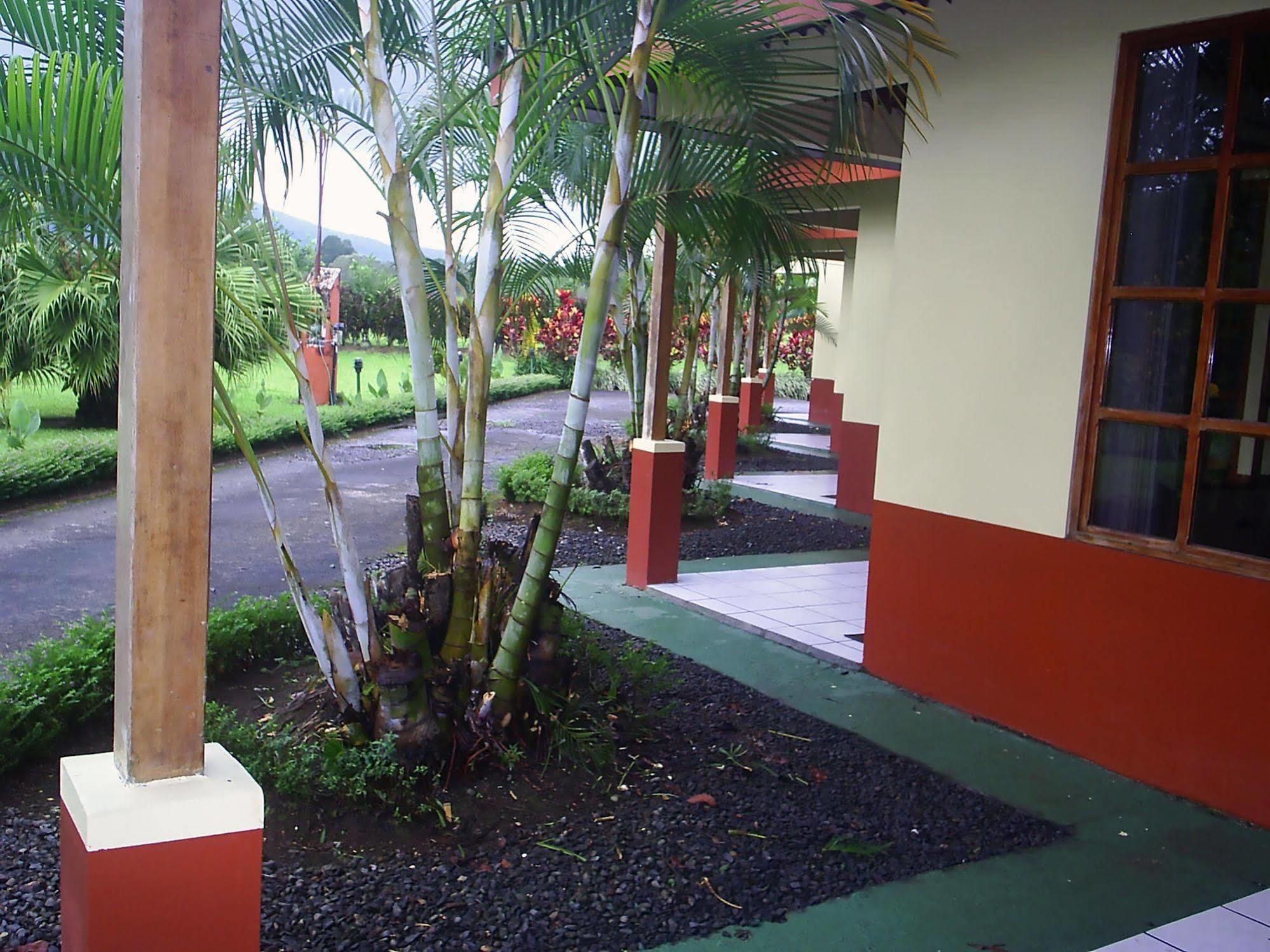 Hotel Befox Adventure à La Fortuna Extérieur photo