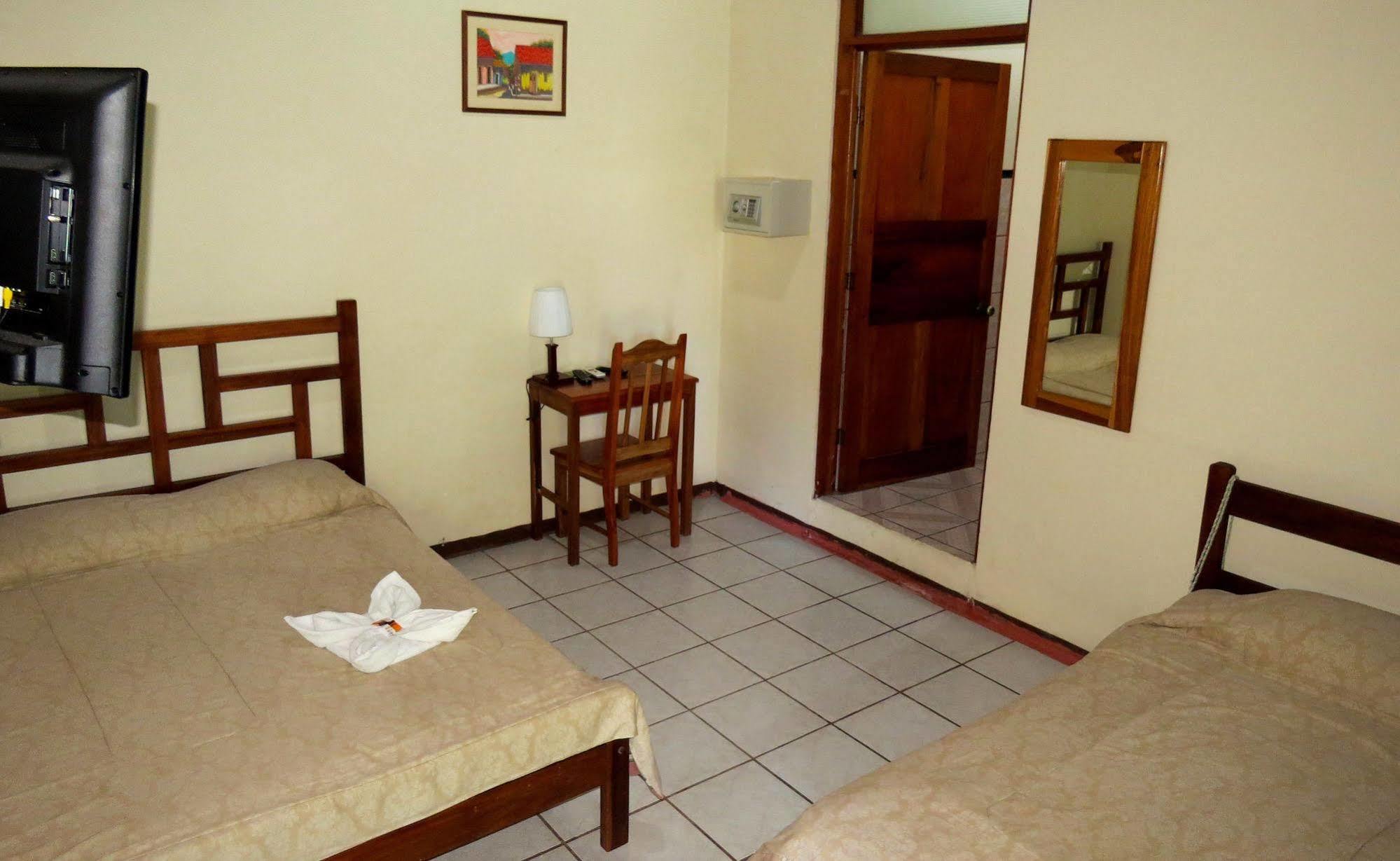 Hotel Befox Adventure à La Fortuna Extérieur photo